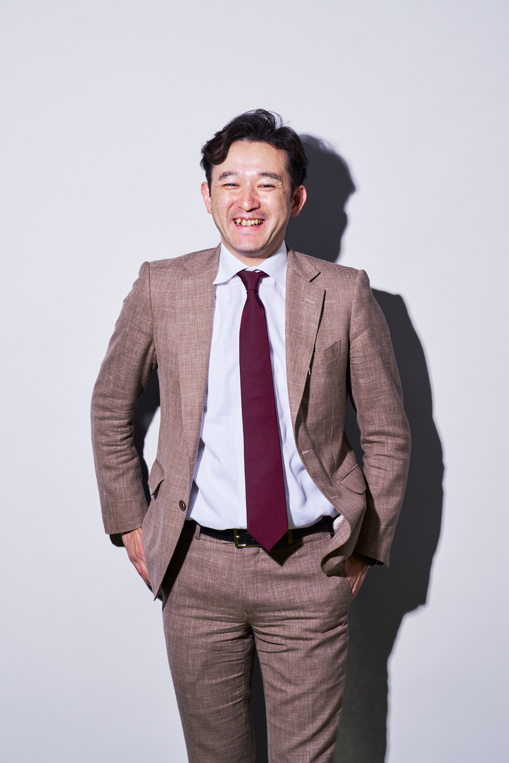 根本 卓弥 氏